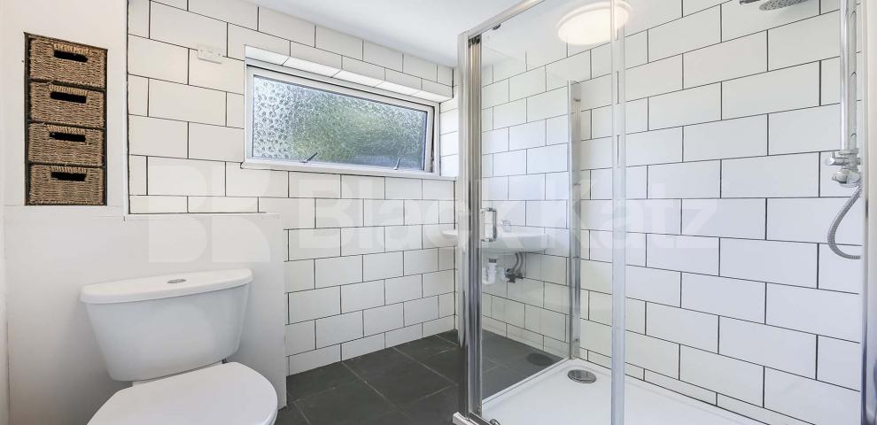 			UNDER OFFER , 3 Bedroom, 1 bath, 1 reception House			 Dunston Road, Clapham Junction